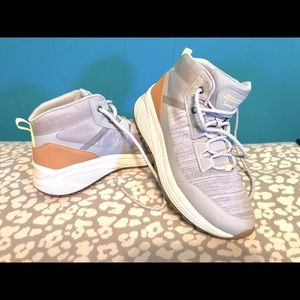 Sketchers Bobs Sparrow 2.0 Hiker Boot Light Gray Size 8 US